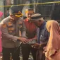 Kapolres Barru saat memberikan dukungan moril kepada korban. (Foto: Istimewa)