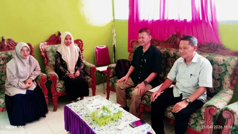 Pengawas provinsi, Muhammad Yunus, S.Pd., M.Pd., saat memantau langsung SMAN 4 Barru. (Foto: Redaksiku.com)