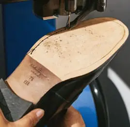 REPARASI SEPATU, TAS & KOPER UNTUK PERAWATAN MAKSIMAL PROSES REPARASI SEPATU OLEH TEKNISI PROFESIONAL