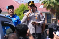 Kapolres Barru AKBP Ananda Fauzi Harahap turun langsung mengawal aksi May Day yang digelar ratusan buruh KSPSI di Tugu Payung, Barru.