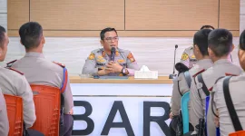 Kapolres Barru menegaskan, menjadi polisi bukan hanya soal seragam—tapi tentang tanggung jawab, etika, dan kepercayaan masyarakat.