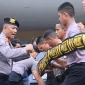 Puluhan siswa SPN Batua berbaris, teriakan komando menggema, formasi rapat dibentuk.