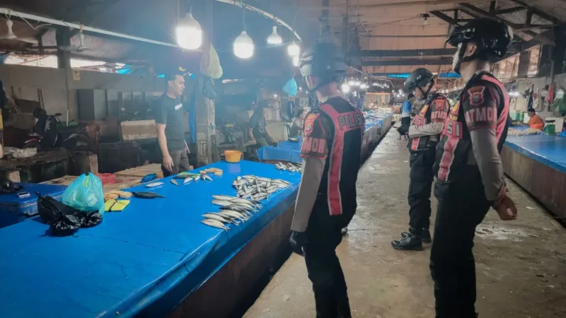 Polisi Barru Sambangi Pusat Keramaian, Keamanan Jadi Prioritas