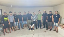 Geger penemuan mayat di area kebun warga di Desa Batu, Kecamatan Pitumpanua, Kabupaten Wajo, akhirnya berhasil diungkap polisi.