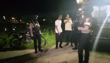 Saat Malam Kian Larut, Polisi Barru Menyapa Warga dalam Patroli Dialogis