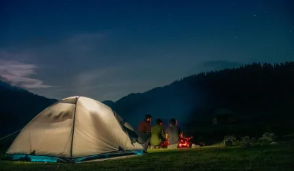 PERLENGKAPAN CAMPING YANG WAJIB DIBAWA PEMULA