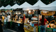 Tips Stand Bazar Ramai Pembeli