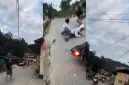 Warga di Kendari jadi korban tabrakan setelah menegur pengendara motor yang diduga berkendara ugal-ugalan. Simak kronologi lengkap kejadiannya. (Foto: Instagram @fakta.indo)