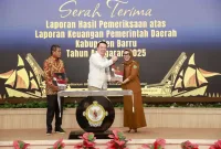 Bikin Bangga! WTP Kembali untuk Barru, Bupati Terima Penghargaan dari BPK RI
