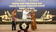 Bikin Bangga! WTP Kembali untuk Barru, Bupati Terima Penghargaan dari BPK RI