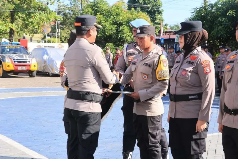 Selamatkan Nelayan dari Maut, Dua Polisi Tuai Apresiasi