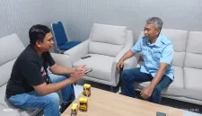 DOC: (Foto: Redaksiku.com) Andi Mukhtar saat menjelaskan hadiah umrah dalam program pemutihan pajak kendaraan di Barru