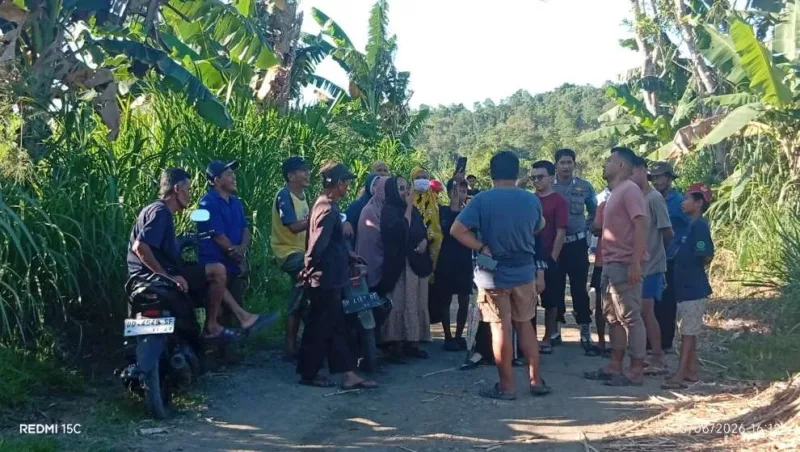 Foto (Redaksiku.com) Warga Kembali Hentikan Tambang Desa Lompo Tengah, Barru