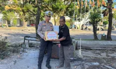 Jelang Bhayangkara, Satlantas Barru Salurkan Sembako