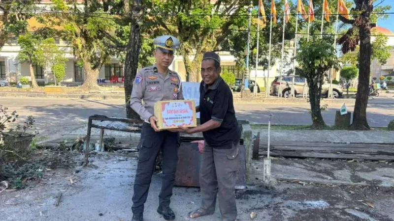 Satlantas Polres Barru Salurkan Bantuan Sosial untuk Warga Kurang Mampu Jelang Hari Bhayangkara ke-80