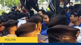 Demo Mahasiswa di Jakarta Sore Ini, Ratusan Massa Diadang Polisi di Semanggi saat Menuju Patung Kuda