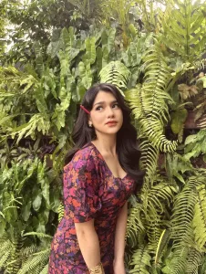 DAVINA KARAMOY DIPERIKSA POLISI TERKAIT KASUS HANANIA TRAVEL, KERUGIAN KORBAN TEMBUS RP95 MILIAR, INI KRONOLOGI LENGKAPNYA DAVINA KARAMOY DIPERIKSA POLISI TERKAIT KASUS HANANIA TRAVEL YANG MERUGIKAN RIBUAN JEMAAH UMRAH, BERIKUT ADALAH FAKTA TERBARUNYA. (FOTO: INSTAGRAM @DAVINAAKARAMOY)