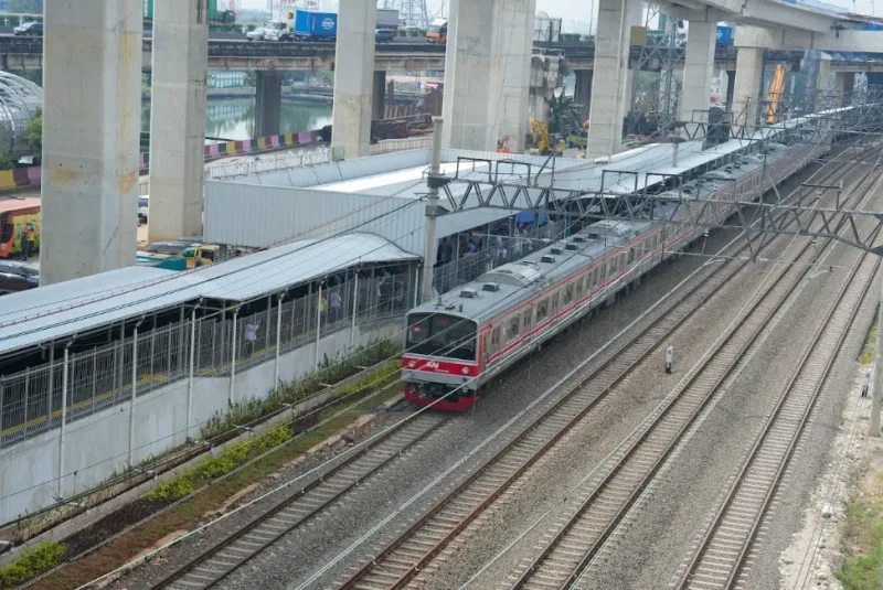 Berikut adalah panduan rute KRL ke JIS terbaru dengan akses terintegrasi JIS-Ancol yang memudahkan perjalanan warga Jakarta. (Foto: Dok. Jakarta Smart City)