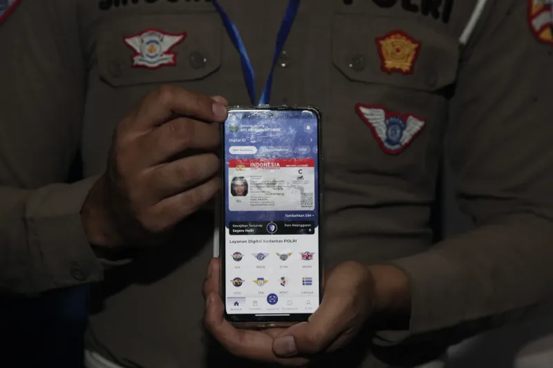 Berikut adalah cara membuat SIM digital melalui aplikasi Digital Korlantas yang praktis, cepat, dan resmi digunakan. (Foto: TBN Polri)