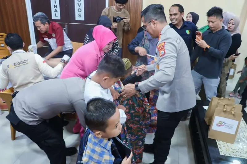 Sunatan Gratis Polres Barru Disambut Antusias Warga
