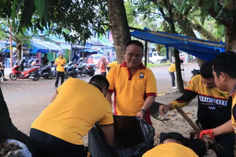 Polres Barru Gelar Gerakan Indonesia Asri Sambut Hari Bhayangkara