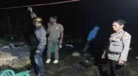 BREAKING NEWS: Rumah Panggung di Gattareng, Barru Ludes Terbakar