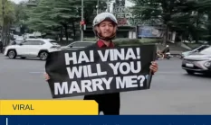 Viral! Pria Lamar Kekasih di Lampu Merah, Reaksi Pengendara Bikin Heboh