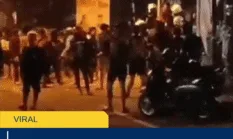 Ricuh! 4 Fakta Pesilat di Tulungagung Lempar Batu ke Mobil Polisi