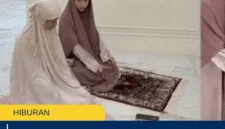 Banjir Pujian! 5 Momen Celine Evangelista Ajari Anak Wudhu dan Salat