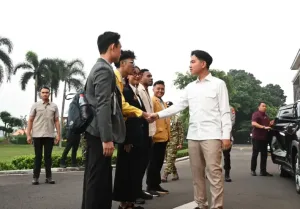 Terobosan Baru! Wapres Gibran Ajak Mahasiswa ke Papua dan Gorontalo, Kawal Program MBG hingga Koperasi Desa Inilah alasan Wapres Gibran ajak mahasiswa meninjau MBG dan koperasi untuk memastikan pengelolaan berjalan optimal. (Foto: Wapres RI)