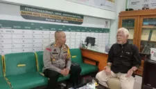 Kapolsek Pujananting Bergerak Cepat, Gandeng BAZNAS Barru Bantu Korban Kebakaran Bangun Kembali Rumah