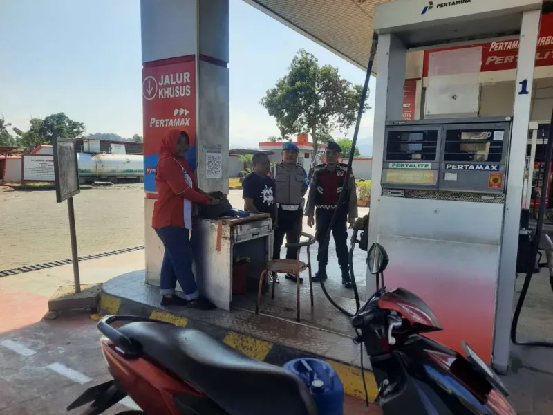 Polisi Pantau SPBU Takkalasi