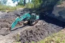 Foto: Redaksiku.com – Satu unit alat berat jenis ekskavator terlihat di lokasi yang diduga menjadi area penambangan batu bara di Dusun Bungajae, Desa Gattareng, Kecamatan Pujananting, Kabupaten Barru, Sulawesi Selatan.