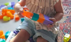 15 Rekomendasi Permainan Sensorik untuk Anak Autisme yang Seru dan Edukatif