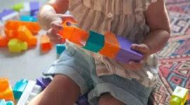 15 Rekomendasi Permainan Sensorik untuk Anak Autisme yang Seru dan Edukatif