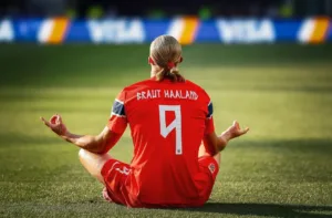 Ketahui alasan Ikat rambut Erling Haaland menjadi incaran banyak penggemar melalui ulasan ini. (Foto: Instagram @erling)