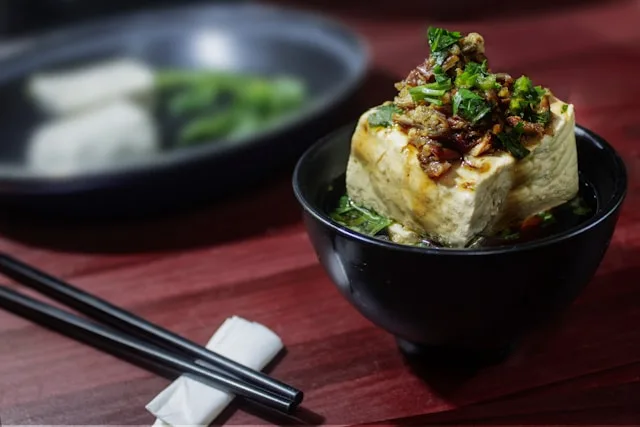 Cari ide menu masakan dari tahu? Simak 20 inspirasi olahan tahu lengkap dengan resep singkat yang mudah dibuat di rumah. (Foto: Unsplash)