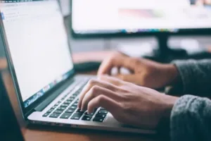Temukan contoh proposal kegiatan lomba 17 Agustus yang lengkap di sini. (Foto: Unsplash)