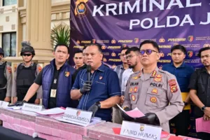 Viral! Kasus Pembobolan Bank Jambi Rugikan Nasabah hingga Rp144,82 Miliar, Jaringan Siber Internasional Mulai Terbongkar 1 Ditreskrimsus Polda Jambi mengungkap kasus dugaan tindak pidana pembobolan Bank Jambi, berikut kronologi lengkapnya. (Foto: Dok. Polda Jambi)