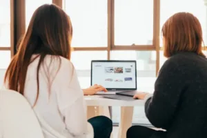 Ketahui cara membuat Twibbon MPLS dengan mudah dan menarik untuk menyambut peserta didik baru berikut ini. (Foto: Unsplash)