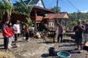 Pemerintah Desa Libureng bersama masyarakat dan mahasiswa KKN Profesi Universitas Hasanuddin bergotong royong membersihkan Tempat Pemakaman Umum (TPU) di Dusun Leppe'e.