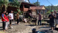 Pemerintah Desa Libureng bersama masyarakat dan mahasiswa KKN Profesi Universitas Hasanuddin bergotong royong membersihkan Tempat Pemakaman Umum (TPU) di Dusun Leppe'e.