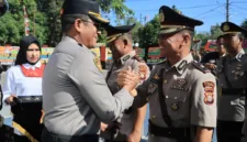 Polres Barru menggelar Serah Terima Jabatan (Sertijab) delapan pejabat utama dan kapolsek jajaran. Rotasi ini menjadi bagian dari penyegaran organisasi untuk memperkuat profesionalisme serta meningkatkan pelayanan kepada masyarakat.