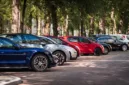 Apa itu parkir paralel dan bagaimana cara melakukannya? Simak penjelasan sederhana tentang posisi mobil dan teknik parkir yang benar. (Foto: Unsplash) 