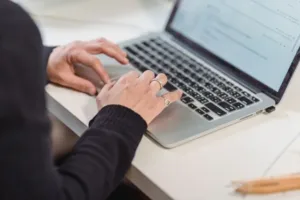Ausbildung Jerman 2026: Cek Syarat, Gaji, Visa, dan Cara Mendaftarnya Ilustrasi. Tertarik mengikuti Ausbildung Jerman? Ketahui persyaratan pendidikan, bahasa Jerman, dana, dokumen, visa, hingga peluang setelah lulus. (Foto: Pexels)
