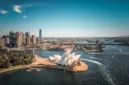 Ilustrasi. Ingin ikut WHV Australia 2026? Ketahui persyaratan usia, pendidikan, bahasa Inggris, dana, surat dukungan, ballot, hingga aturan bekerja. (Foto: Pexels)