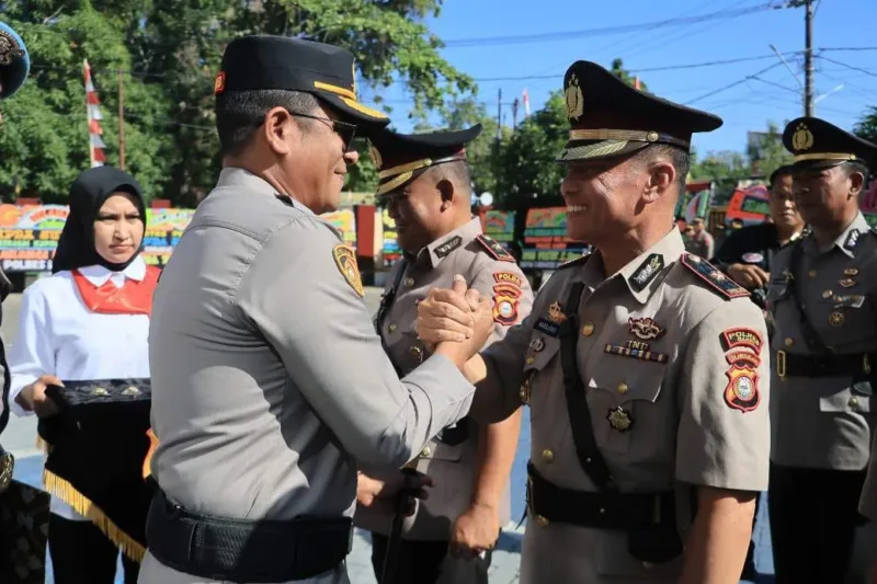 Polres Barru menggelar Serah Terima Jabatan (Sertijab) delapan pejabat utama dan kapolsek jajaran. Rotasi ini menjadi bagian dari penyegaran organisasi untuk memperkuat profesionalisme serta meningkatkan pelayanan kepada masyarakat.