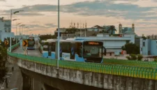Ilustrasi. Inilah informasi Shuttle Bus GIIAS 2026 gratis beserta jadwal operasional lokasi penjemputan dan rute menuju ICE BSD City. (Foto: Unsplash)