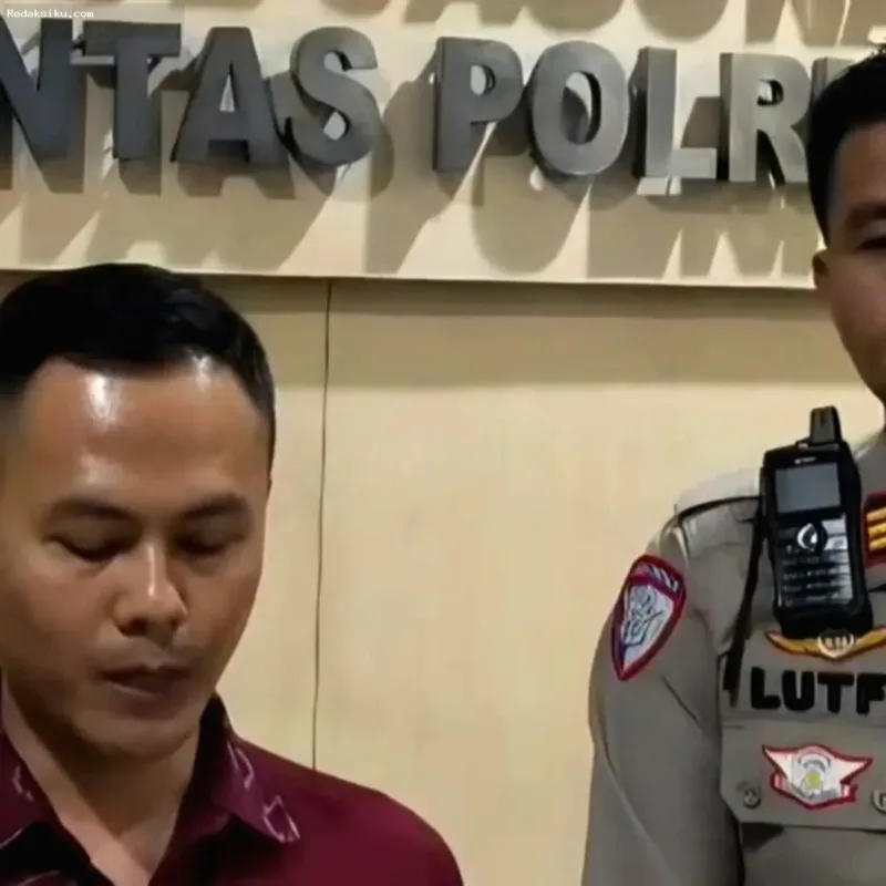 Kasus Pelecehan Bus — Bus JR Connexion yang melayani rute Juanda-Tamansari terparkir di area terminal