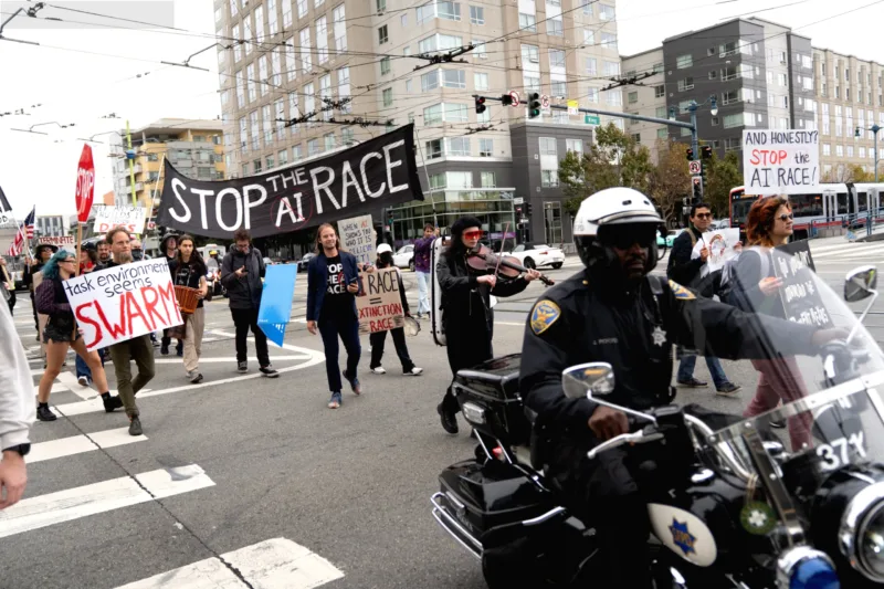 Protes AI — Pengunjuk rasa beraksi di jalanan San Francisco menentang perkembangan AI yang cepat.